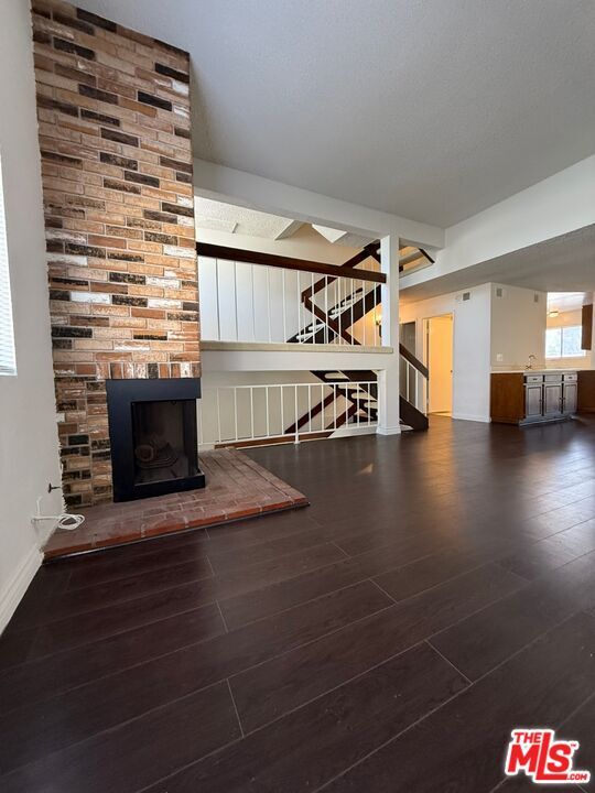Building Photo - 2809 Montrose Ave Unit 10