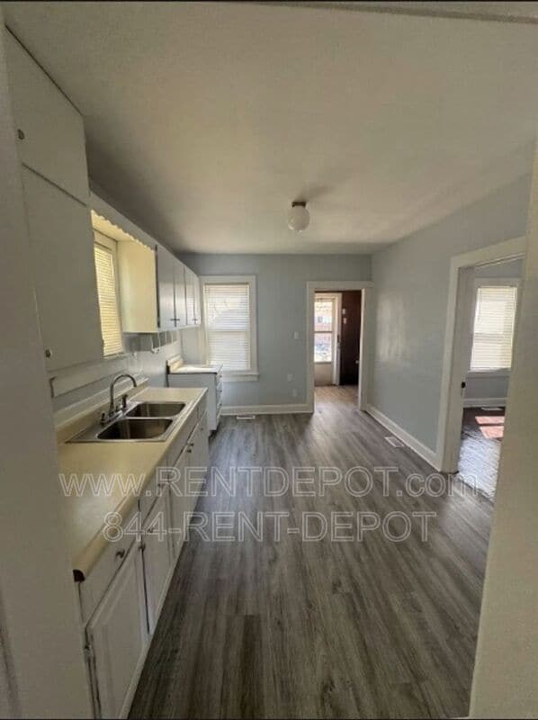 26 W Tennessee St