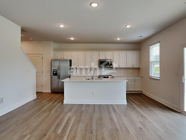 Photo - 412 Golden Maple Pl