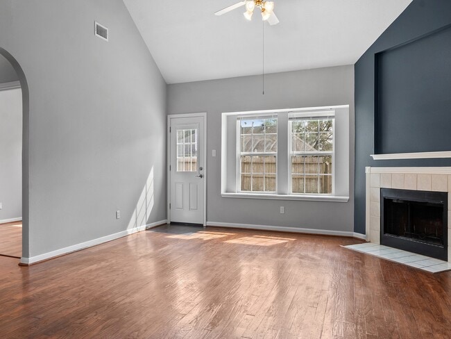 Photo - 3131 Signal Hill Dr