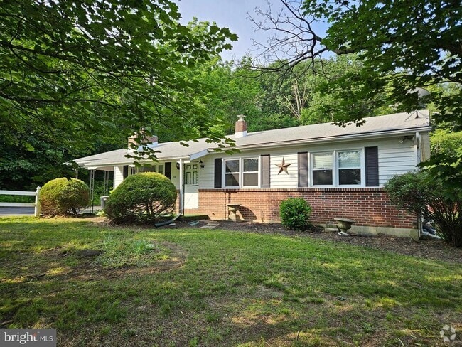 Building Photo - 836 Brownsville Rd Rental