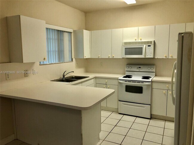 Photo - 2733 NE 3rd Ct Unidad 103