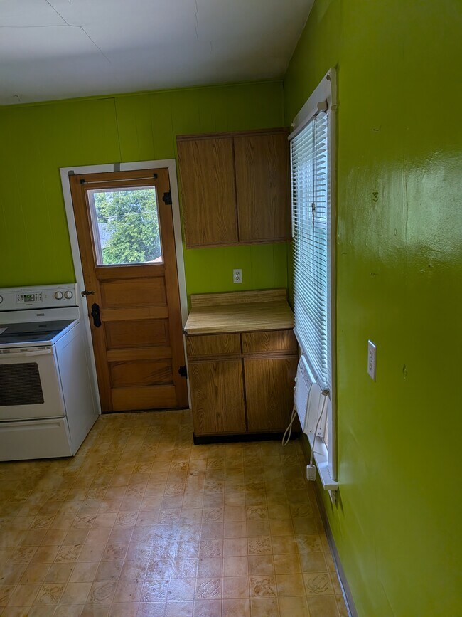Photo - 916 N Broadway Dr Unit Upper