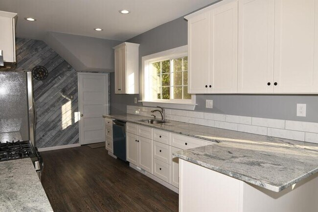 Photo - 21408 Inkster Rd