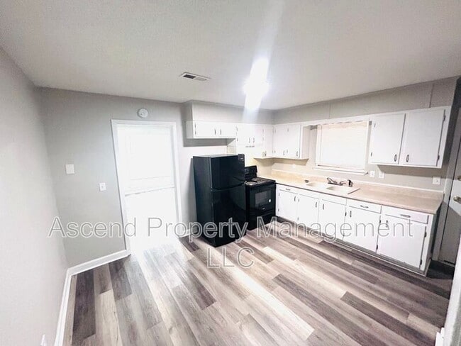 Photo - 3341 Pinewood Ave