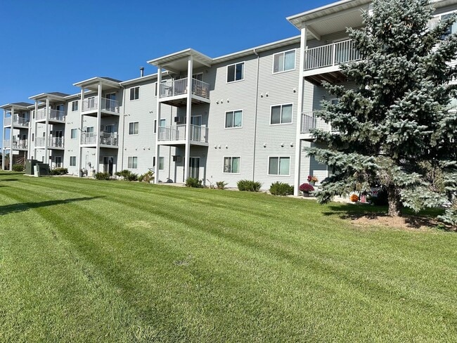 Building Photo - 1 Bedroom - South Fargo Unit 105