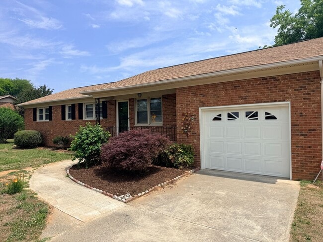 Building Photo - Beautiful Ranch home in Concord