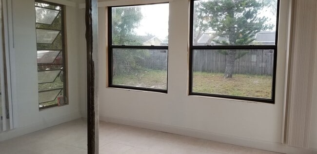 Photo - S. BISCAYNE & TAMIAMI TRAIL / 2 bedroom ho...