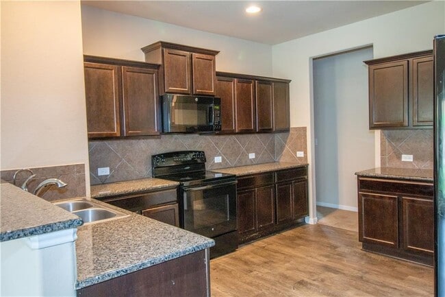 Photo - 142 Leon River Loop Casa