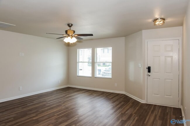 Photo - 204 Farmington Dr