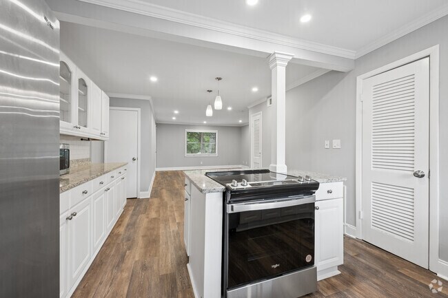 2BR, 2BA - 1,000SF - Kitchen