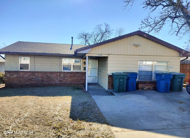 2 bed, 1 bath house in Edmond with central... - 2 bed, 1 bath house in Edmond with central...