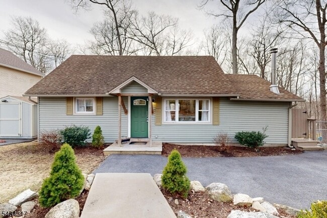 Building Photo - 319 Midway Dr