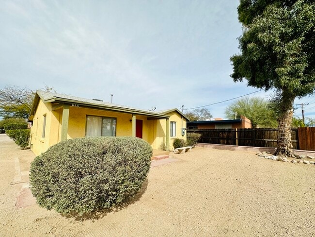 Photo - Rare Find 2/1 House IN DESIRED CENTRAL ARE...