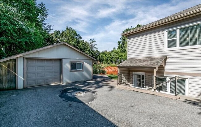 Photo - Basement-74 Peel St Barrie Ontario L4M 3L4