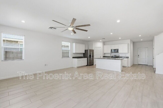 2761 W Seaver Ave