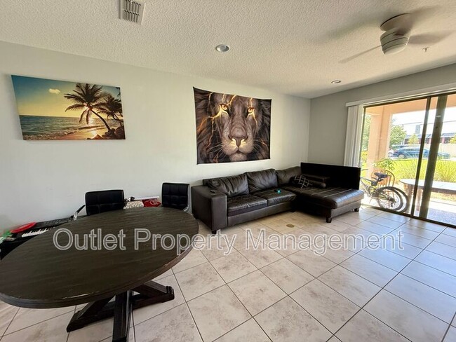 Photo - 726 Artisan St