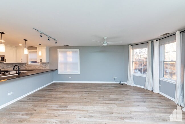 Photo - 1471 N Larrabee St