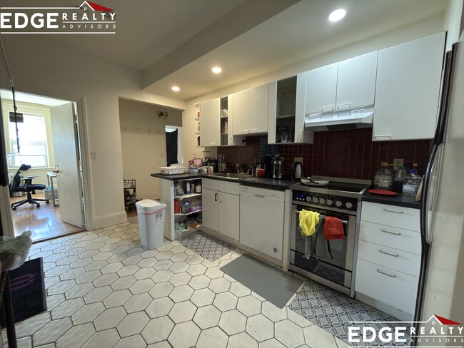 Building Photo - 56 Park Vale Ave Unit 9