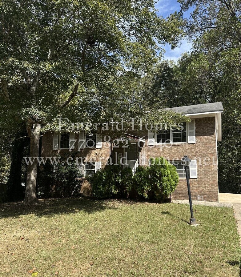 COMING SOON! Charming Split-Level Single-F... - COMING SOON! Charming Split-Level Single-F...