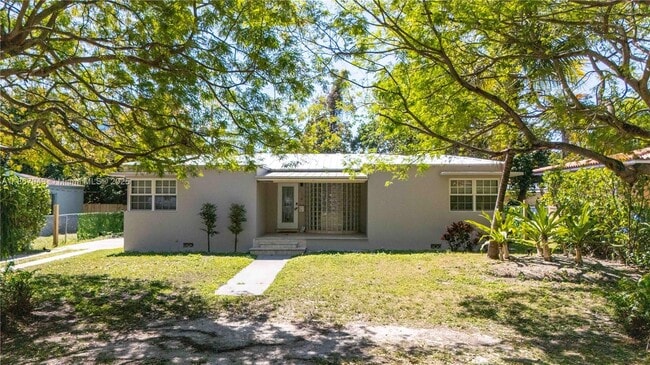 Building Photo - 250 NE 48th St Rental