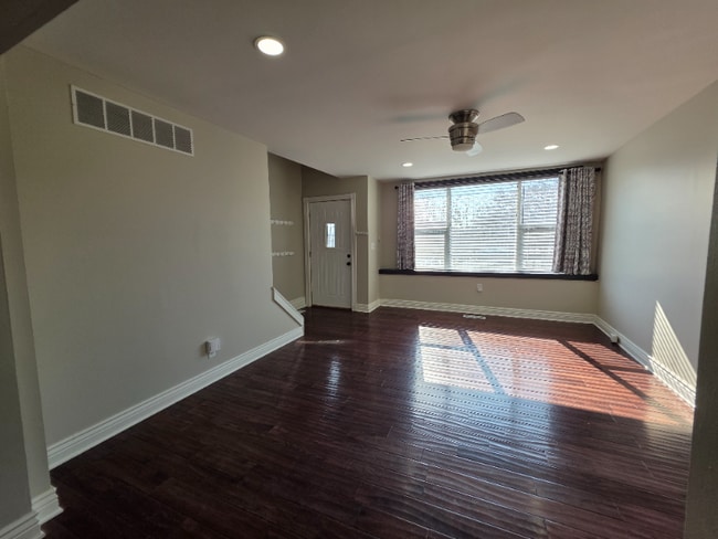 Photo - 116 E 27th St Unidad C