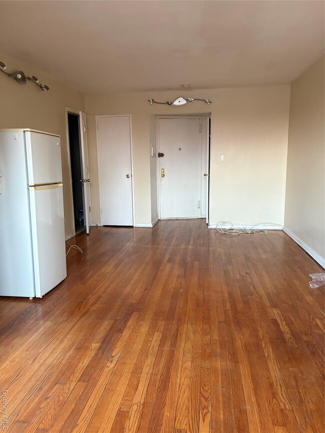 Photo - 63-95 Austin St Unidad 4C