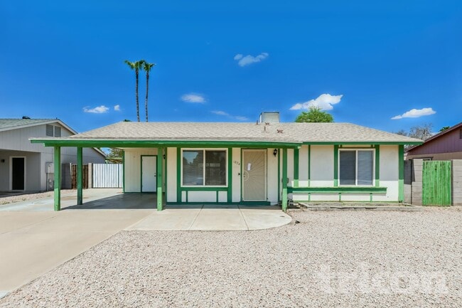 Building Photo - 1824 W Cheyenne Dr