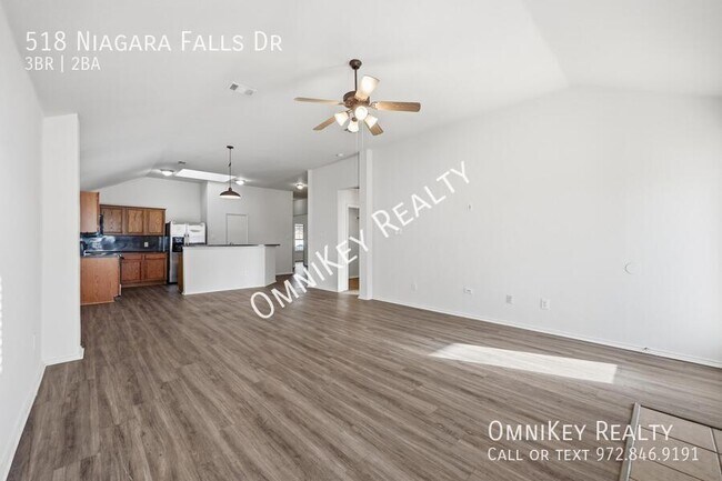 Photo - 518 Niagara Falls Dr