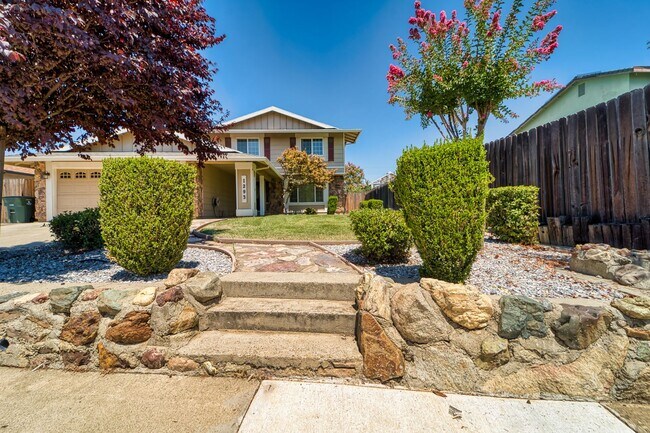 Photo - LARGE 5-bedroom 3 bath home in a great loc...