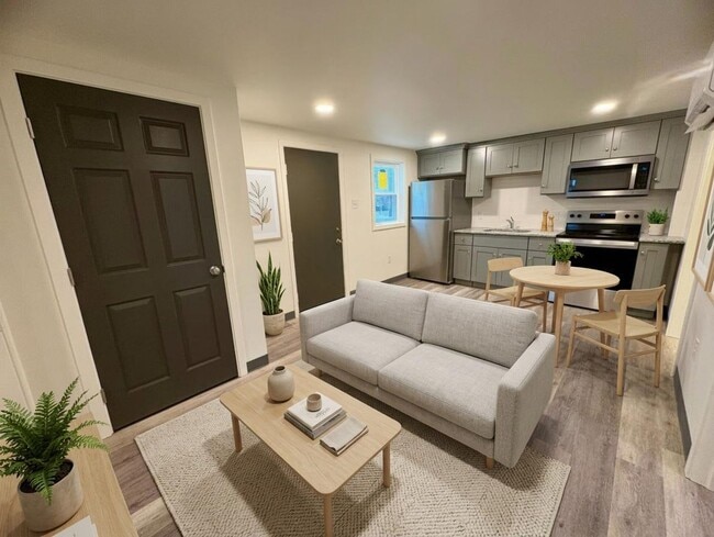 Building Photo - 202 S Lawrence St Unit Apt 2