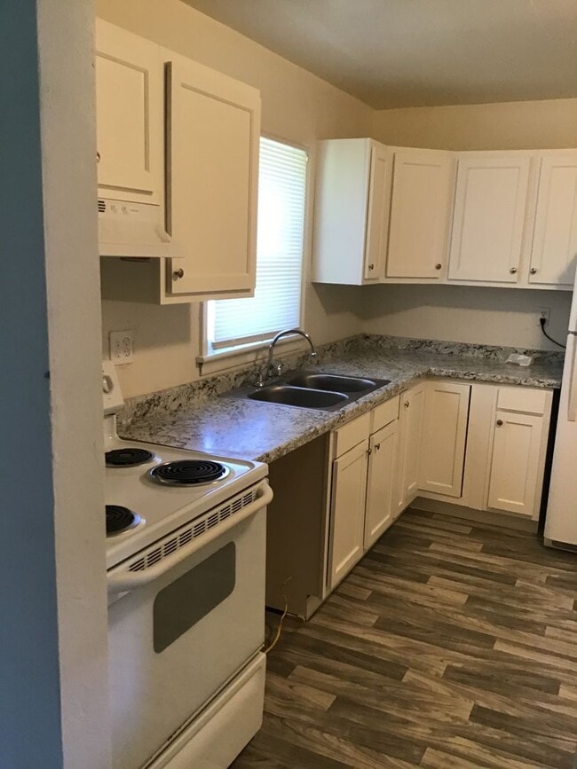 Photo - Spacious 3-bedroom 1 bath available now /H...