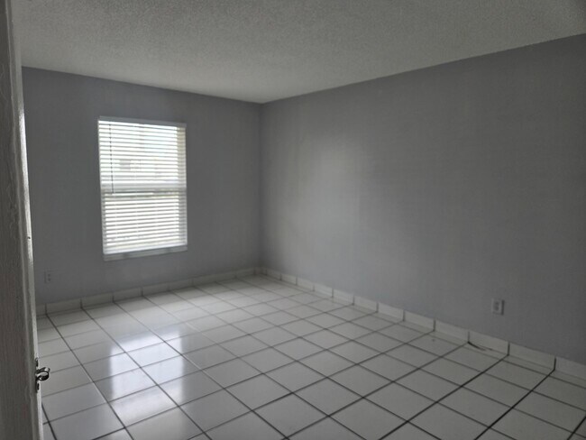 Photo - 525 Putnam Rd Unit 1