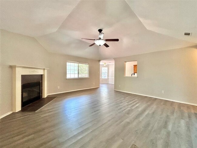 Photo - 404 Mesquite Cir