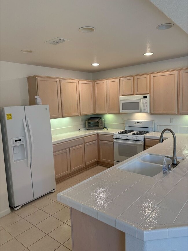 Beautiful & Bright Home in Peaceful 55+ Sa... - Beautiful & Bright Home in Peaceful 55+ Sa...