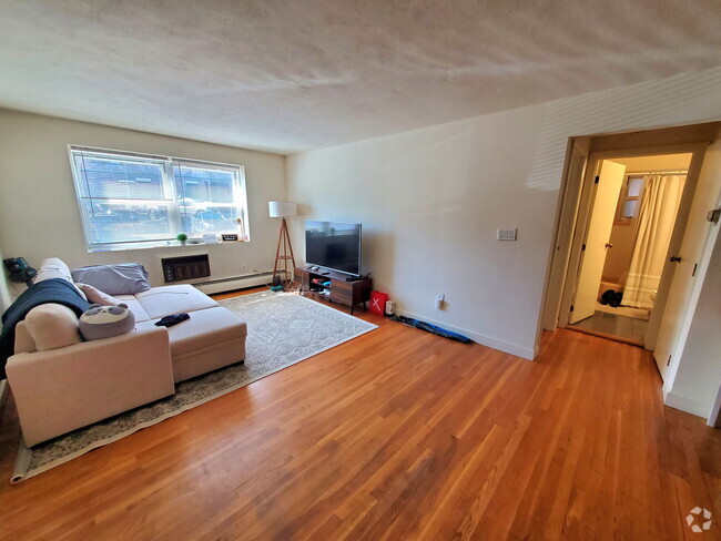 Building Photo - 12 Commonwealth Ct Unit U7 Rental