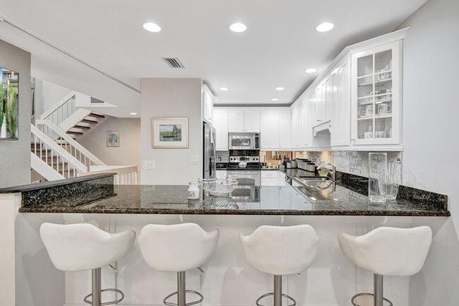 Photo - 702 St Albans Dr