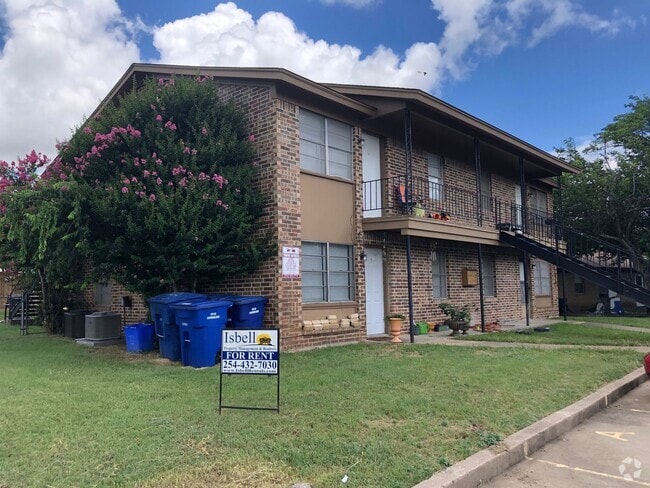 Building Photo - AVAILABLE NOW! Unit 601 Westview Circle -  C Rental