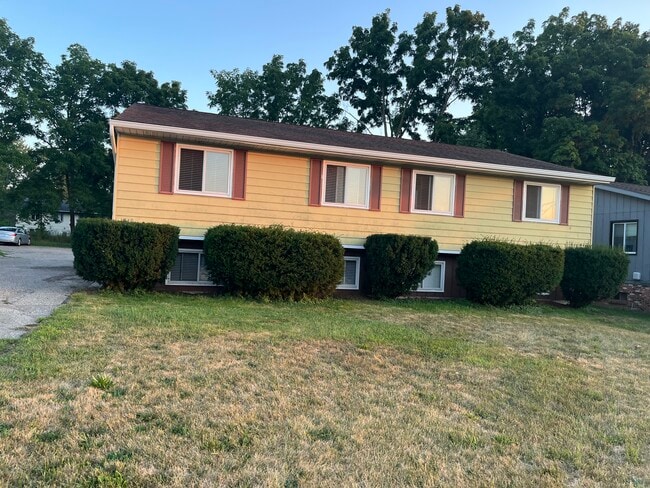 Building Photo - 1540 Burcham Dr Rental
