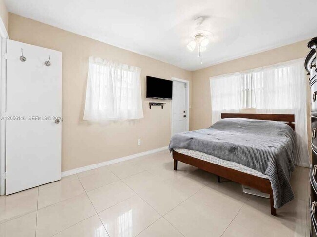 Photo - 2210 N 57th Way