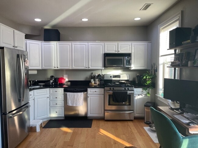 Photo - 227 Bowen St Unit 3