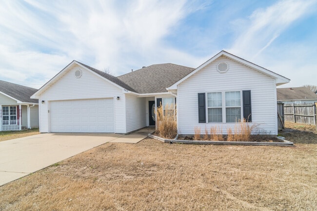 Building Photo - 3 Bedroom/ 2Bath located in Nettleton School District
