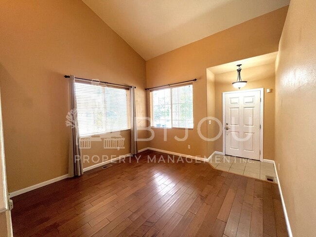 Photo - 3739 Range Dr