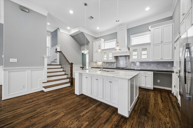 Photo - 609 Rutland St