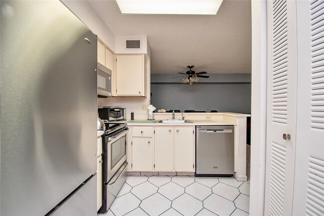 Photo - 14895 Builtmore Way