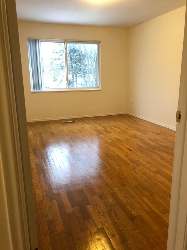 Photo - 1303 W Lake Lansing Rd