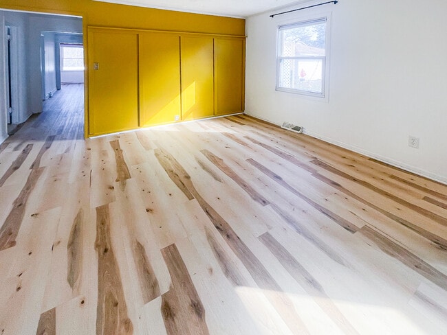 Photo - 705 State St