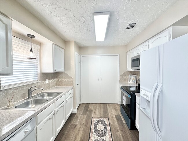 Photo - 14227 Cornelia Dr