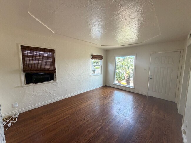 Photo - Beautiful Rental with Deck and Outdoor space, Near Freeways