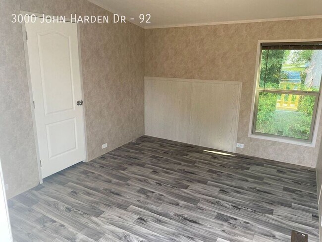 Photo - 3000 John Harden Dr